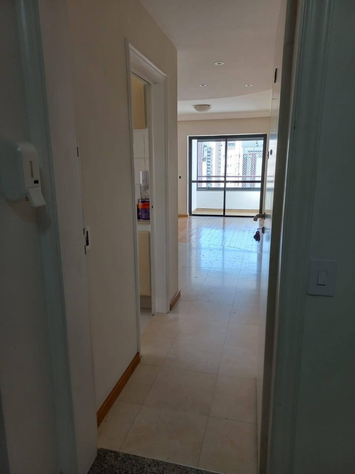 Apartamento à venda com 2 quartos, 70m² - Foto 3