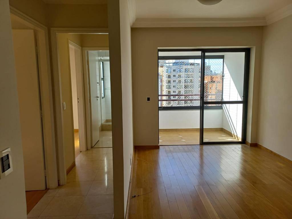 Apartamento à venda com 2 quartos, 70m² - Foto 2