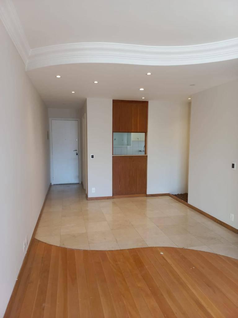 Apartamento à venda com 2 quartos, 70m² - Foto 4